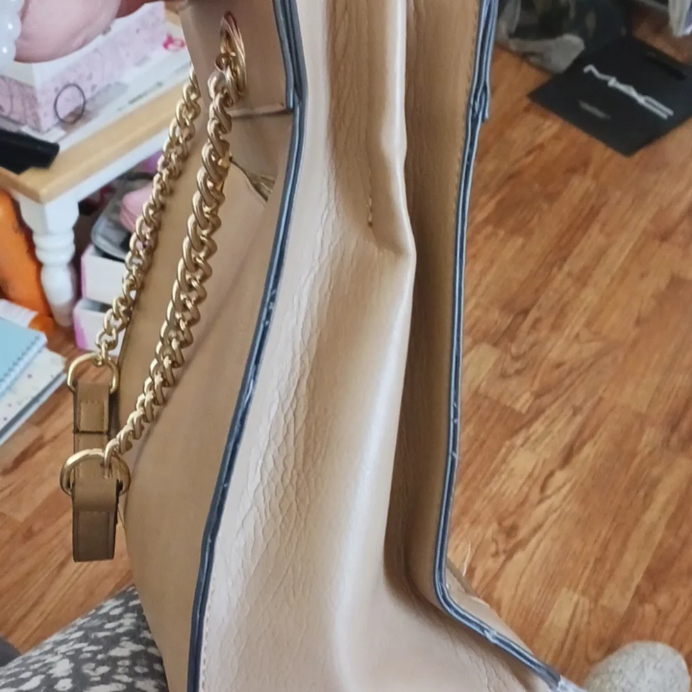 Handbag - Picture 4 of 4
